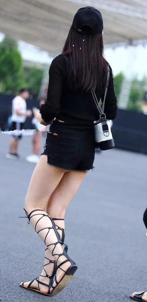 国产街拍美女走光视频,国产美女不慎走光，网友热议